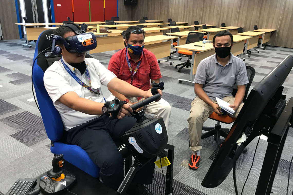 Case Study of Airport Rescue & Fire Fighting (ARFF) VR Simulation Training in Angkasapura II 19 arff_first_trial